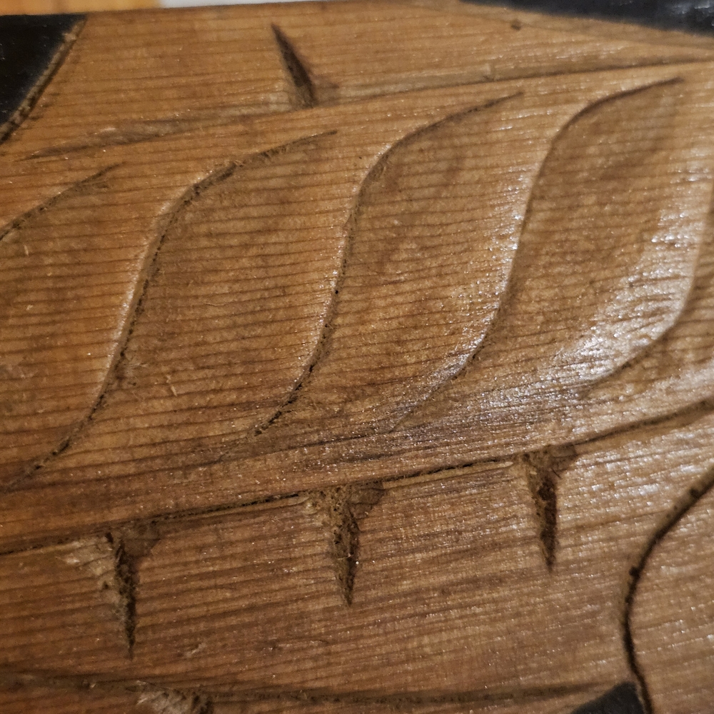 Indigenous Pacific Northwest Coast Cedar Salmon Carving, signed Cecil Dawson - Picture 4 of 10
